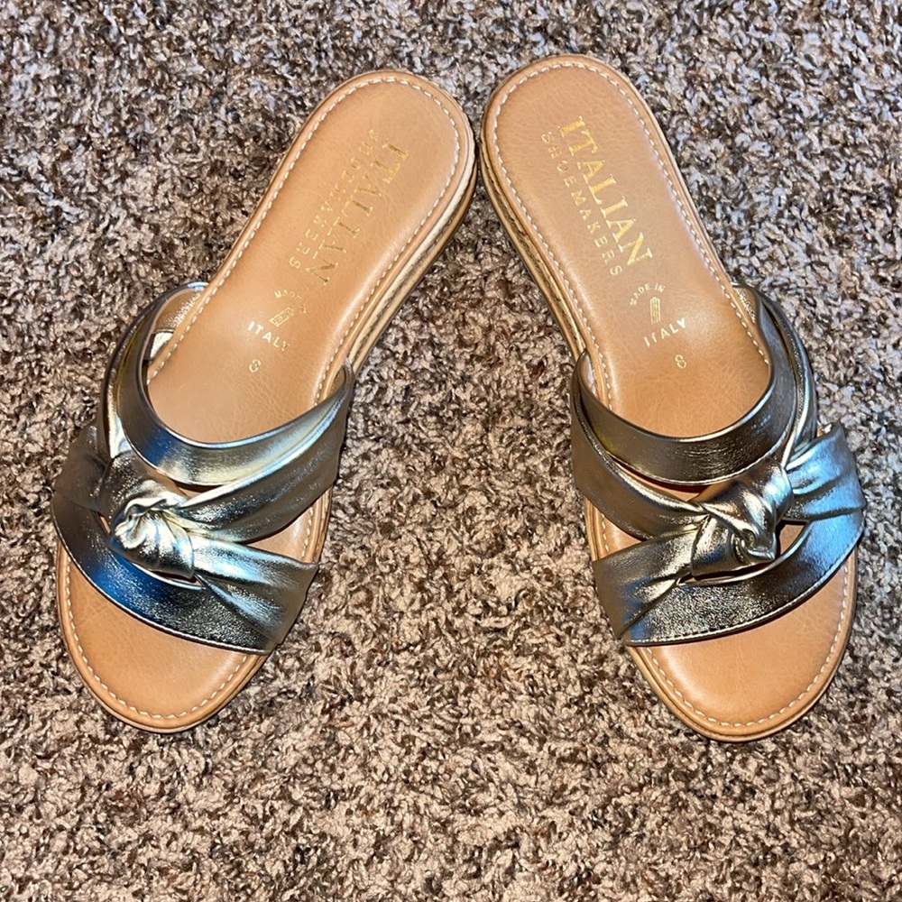 Italian ShoeMakers Gold Sandals 🔥🔥🔥